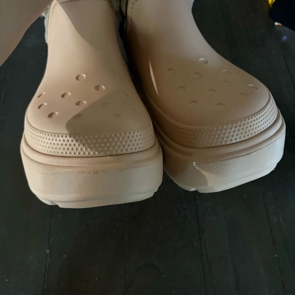 Crocs Stomp Faux Fur Lined Rubber Ankle Boots Tan‎ Men’s Size 12